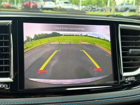 Used 2021 Chrysler Pacifica Touring-L FWD image 14