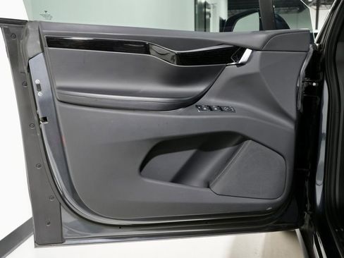 Used 2018 Tesla Model X 75D image 14