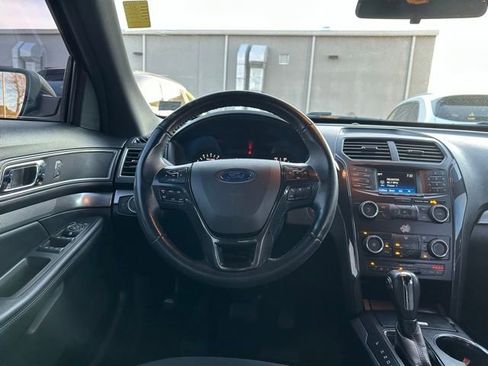 Used 2019 Ford Explorer XLT image 20