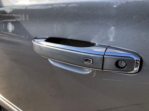 Used 2019 GMC Yukon XL Denali w/ Open Road Package image 9