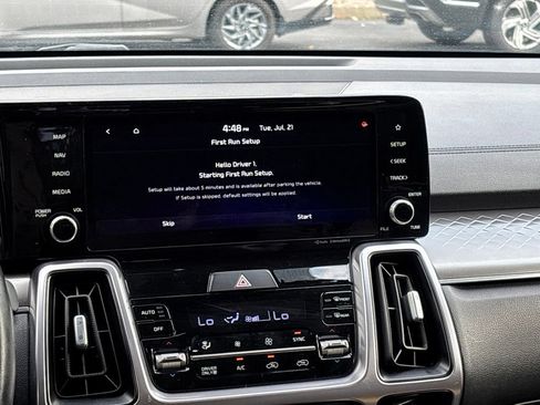 Certified 2023 Kia Sorento EX w/ Panoramic Sunroof Package AWD/4WD image 17