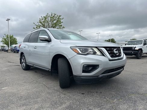 Used 2018 Nissan Pathfinder S AWD/4WD image 12