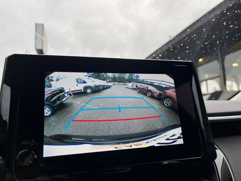 Used 2025 Toyota Corolla LE image 24