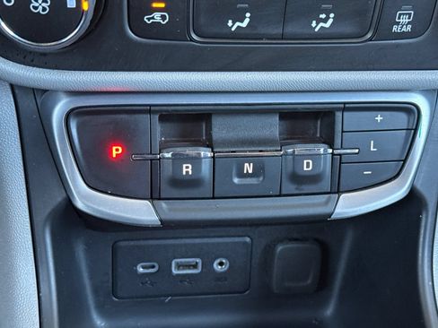 Used 2024 GMC Terrain SLE AWD/4WD image 32