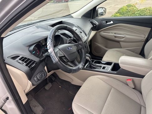 Used 2018 Ford Escape SE image 9