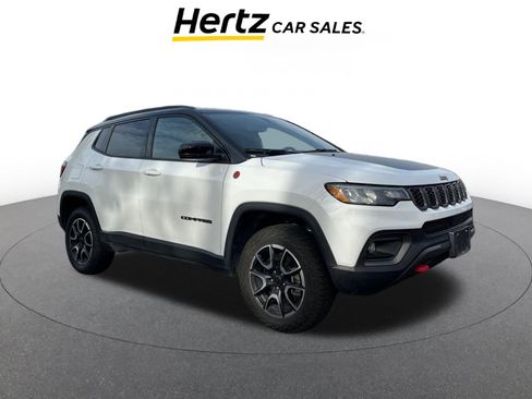 Used 2025 Jeep Compass Trailhawk image 1