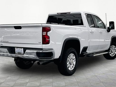 Used 2024 Chevrolet Silverado 2500 LT AWD/4WD image 2