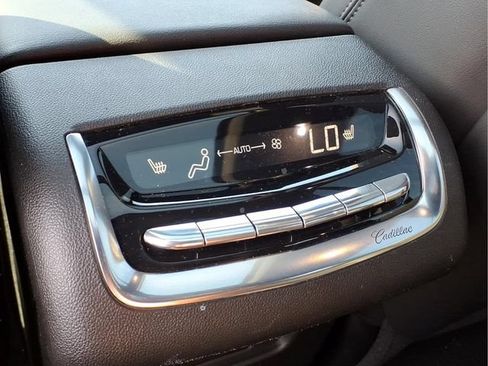 Used 2023 Cadillac XT6 Premium Luxury w/ Technology Package AWD/4WD image 23