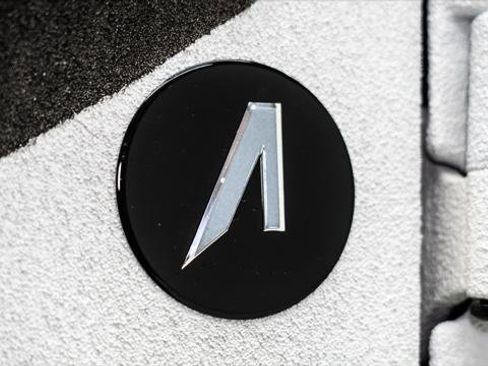 Used 2025 Jeep Gladiator Sport image 23