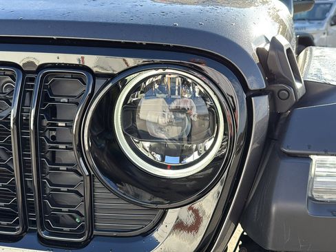 Certified 2024 Jeep Wrangler Willys image 9