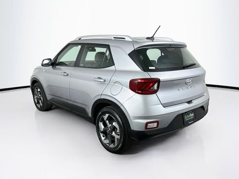 Used 2025 Hyundai Venue SEL FWD image 5