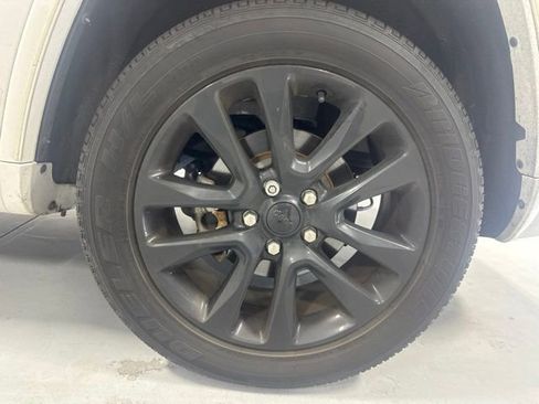 Used 2020 Jeep Grand Cherokee Altitude RWD image 9