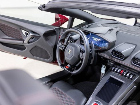 Used 2022 Lamborghini Huracan EVO image 34