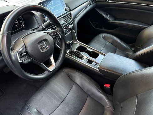 Used 2018 Honda Accord Touring image 10
