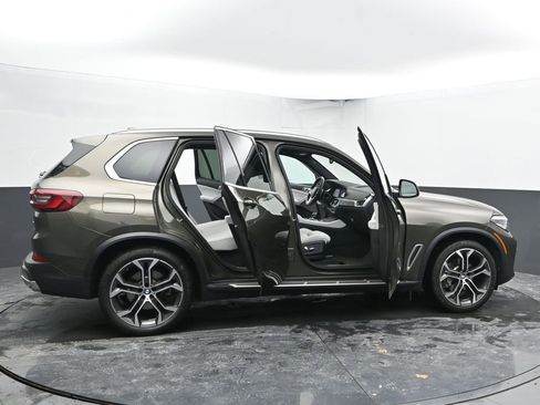 Used 2023 BMW X5 xDrive40i w/ Premium Package image 56
