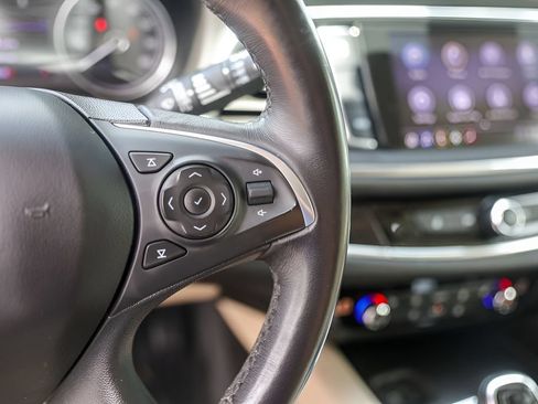 Used 2020 Buick Enclave Essence FWD image 13