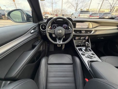 Used 2024 Alfa Romeo Stelvio Veloce image 19