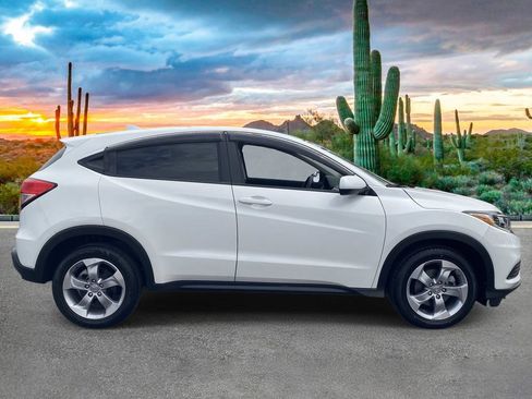 Used 2019 Honda HR-V LX image 2