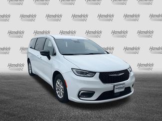Used 2025 Chrysler Pacifica Select FWD video 2