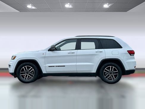 Used 2021 Jeep Grand Cherokee Trailhawk image 2