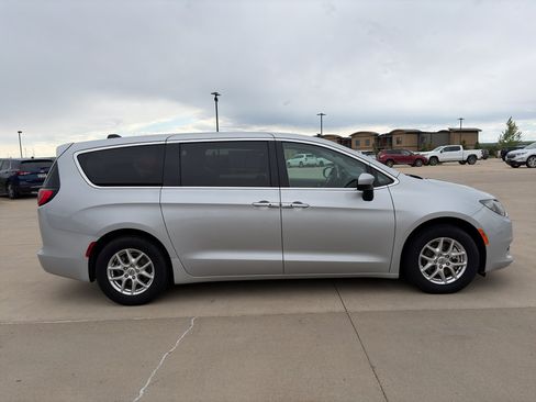 Used 2023 Chrysler Voyager LX FWD image 1