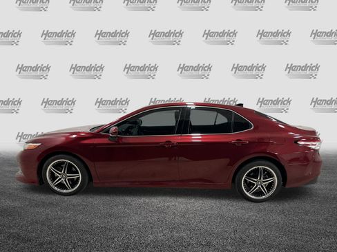 Used 2019 Toyota Camry XLE image 7