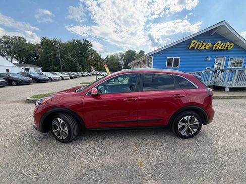 Used 2020 Kia Niro EX w/ Cold Weather Package FWD image 2