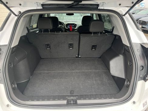 Used 2024 GMC Terrain SLE image 30