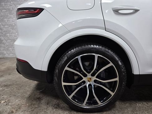 Used 2022 Porsche Cayenne Platinum Edition image 56