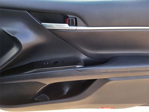 Used 2021 Toyota Camry SE image 7