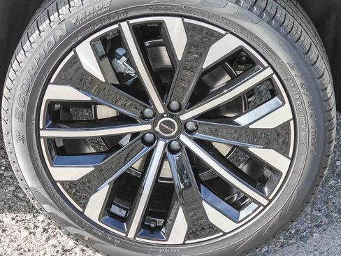 New 2026 Volvo XC90 T8 Plus w/ Protection Package Premier AWD/4WD image 11