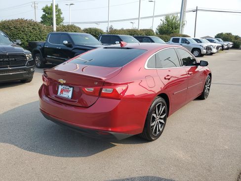 Used 2017 Chevrolet Malibu LT w/ Sport Package FWD image 4