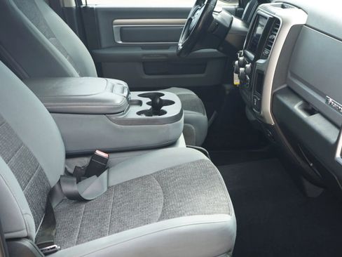 Used 2019 RAM 1500 Big Horn RWD image 33