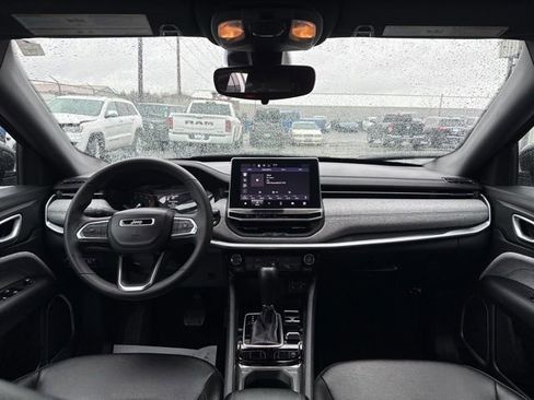 Used 2024 Jeep Compass Latitude image 17