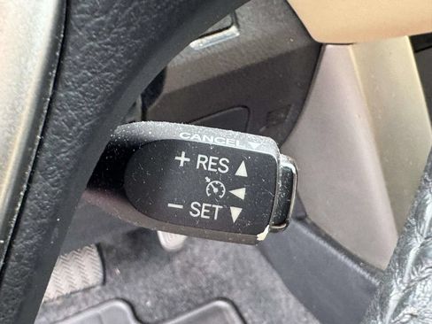 Used 2015 Toyota RAV4 Limited AWD/4WD image 28