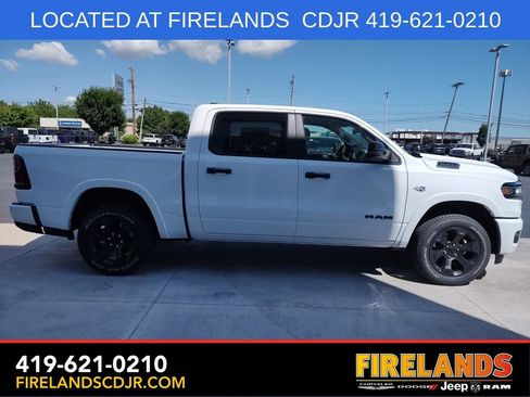 New 2026 RAM 1500 4x4 Crew Cab image 2