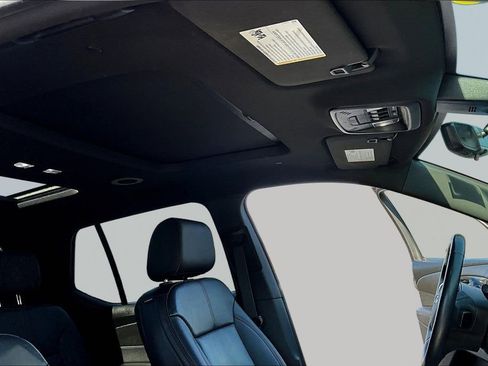 Used 2023 Chevrolet Traverse RS AWD/4WD image 28
