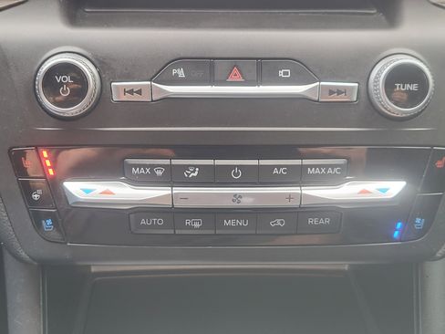 Used 2020 Ford Explorer Limited image 16