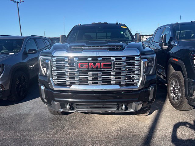 Used 2024 GMC Sierra 3500 Denali w/ Denali Reserve Package AWD/4WD image 2