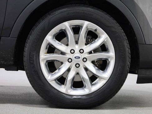 Used 2014 Ford Explorer XLT w/ Equipment Group 202A AWD/4WD image 11