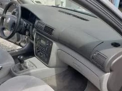 Used 2004 Volkswagen Passat GL FWD image 10