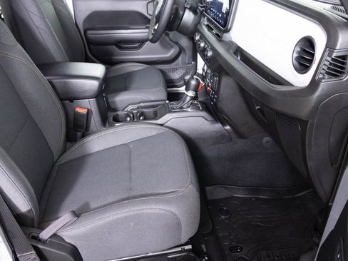 Used 2024 Jeep Wrangler Unlimited image 40