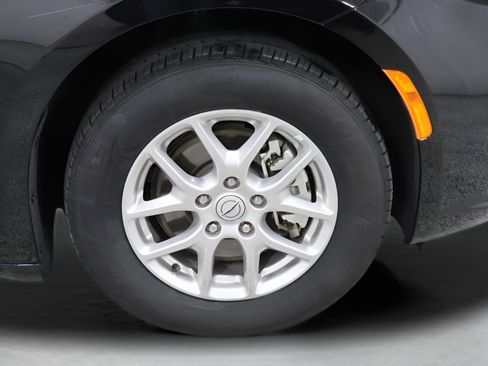 Used 2025 Chrysler Pacifica Select image 32