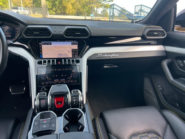 Used 2020 Lamborghini Urus AWD/4WD image 18