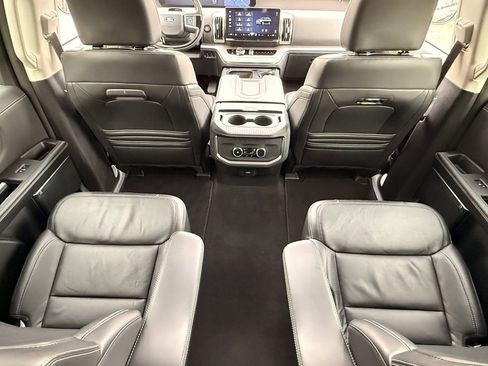 Used 2025 Ford Expedition Platinum image 45