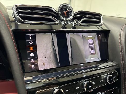 Used 2023 Bentley Bentayga image 30