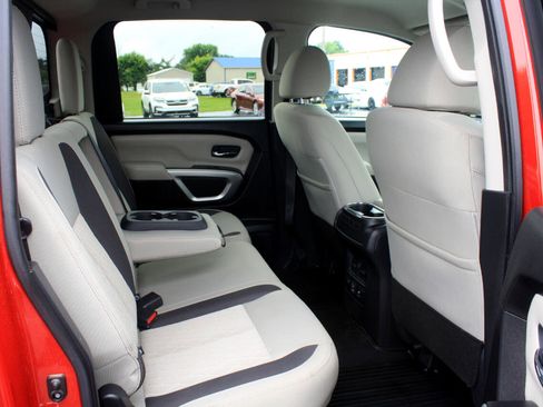 Used 2022 Nissan Titan SV w/ SV Convenience Package image 40