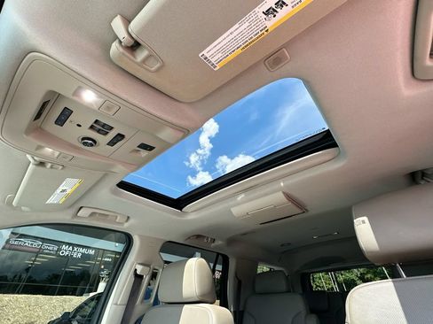 Used 2018 Chevrolet Tahoe Premier AWD/4WD image 11
