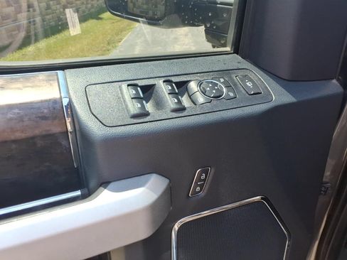 Used 2022 Ford F250 Lariat w/ FX4 Off-Road Package AWD/4WD image 12