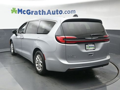Used 2024 Chrysler Pacifica Touring-L image 25